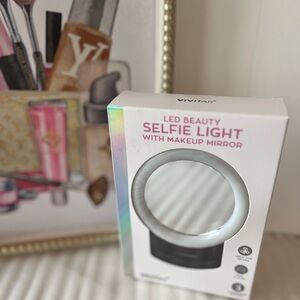 NWT Selfie Light New in Box Gift Ideas makeup lighted mirror LED